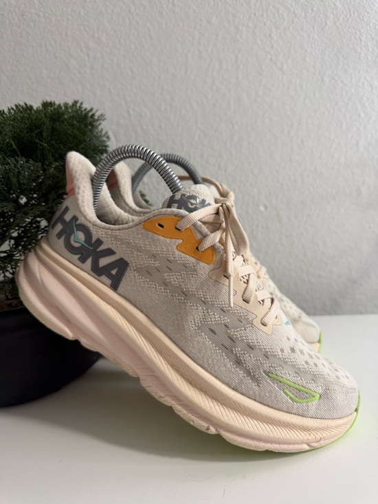 Hoka Shoes - Hoka Clifton 9 Women's Beige Cream Athletic Running Shoes with Yellow